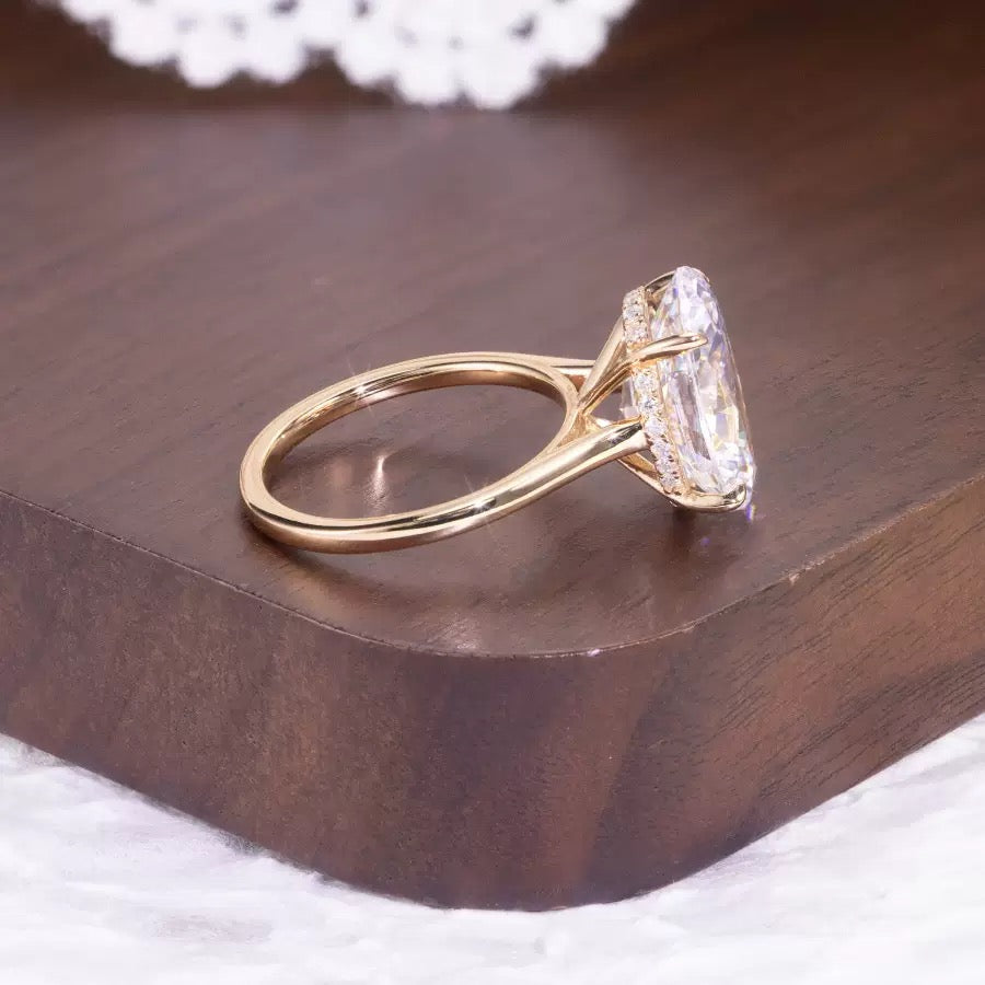 Oval 3 carat Moissanite Ring