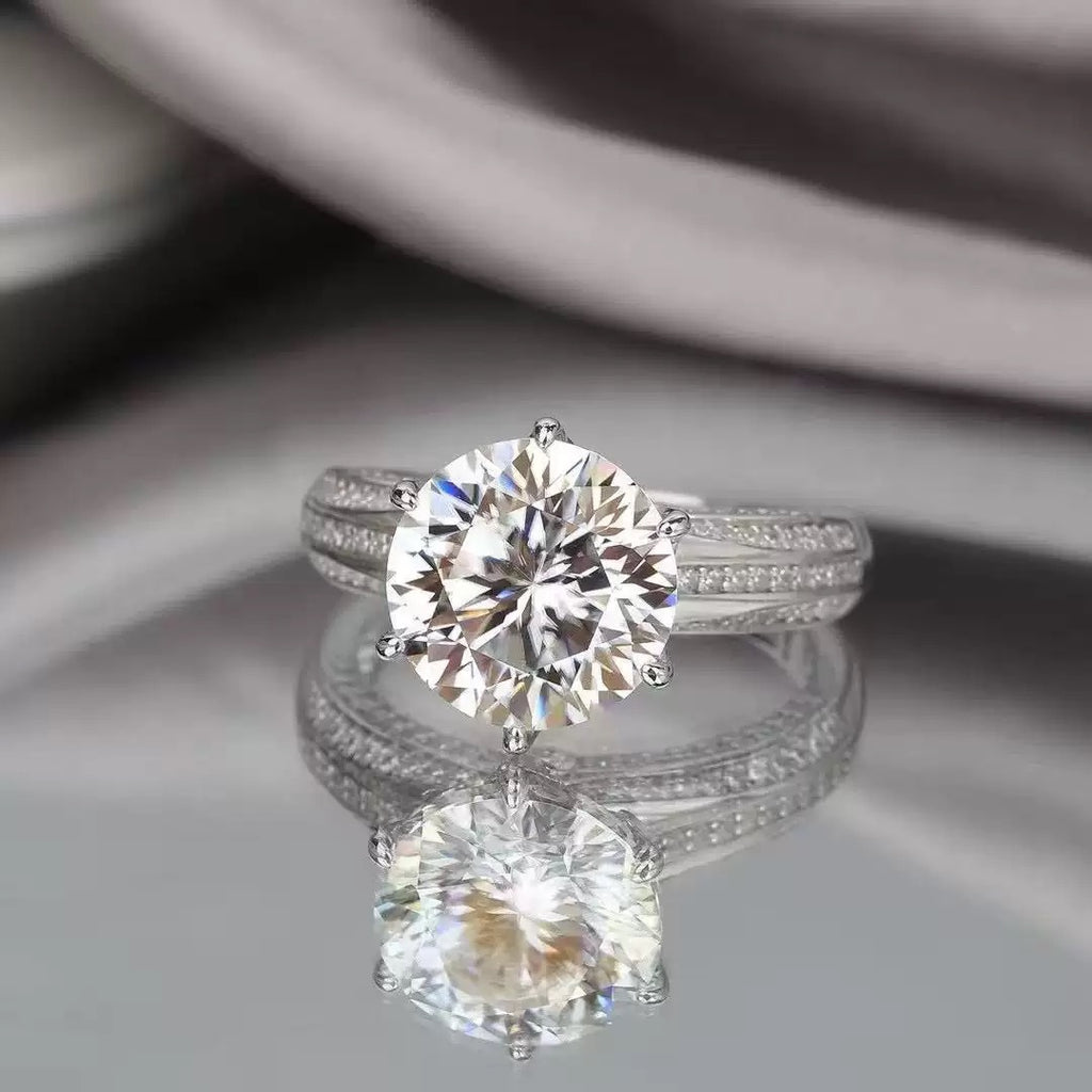 5 carat round-cut Moissanite,