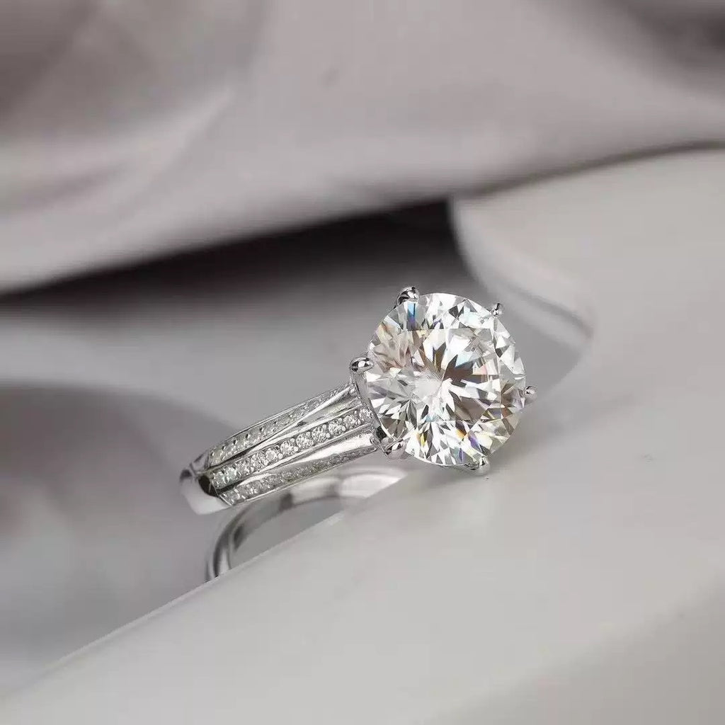 5 carat round-cut Moissanite,
